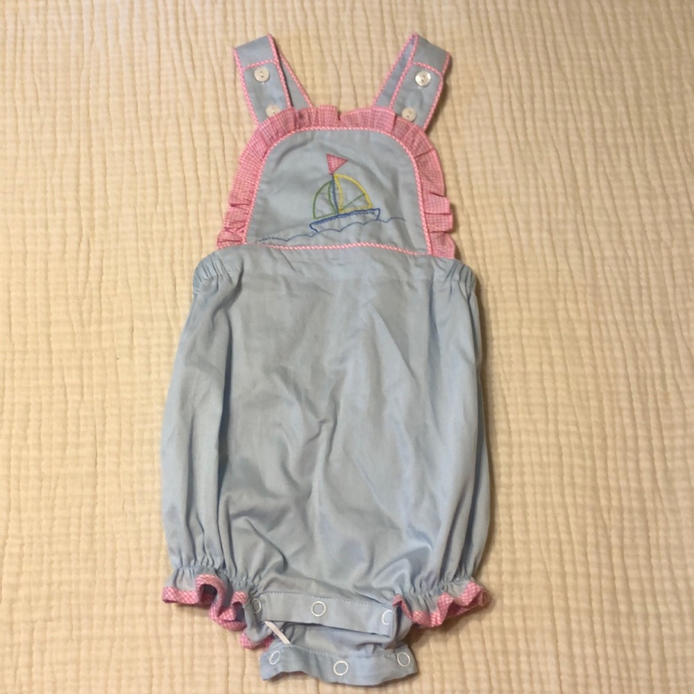 Stitched sailboat bubble with pink gingham trim